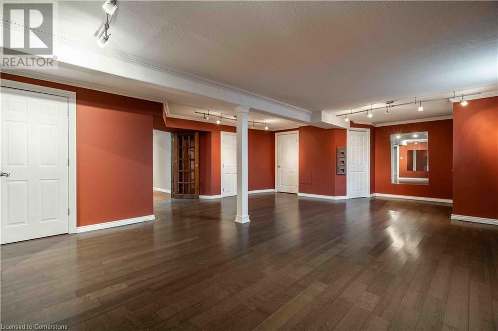 6 BLACKBURN LANE Image 32