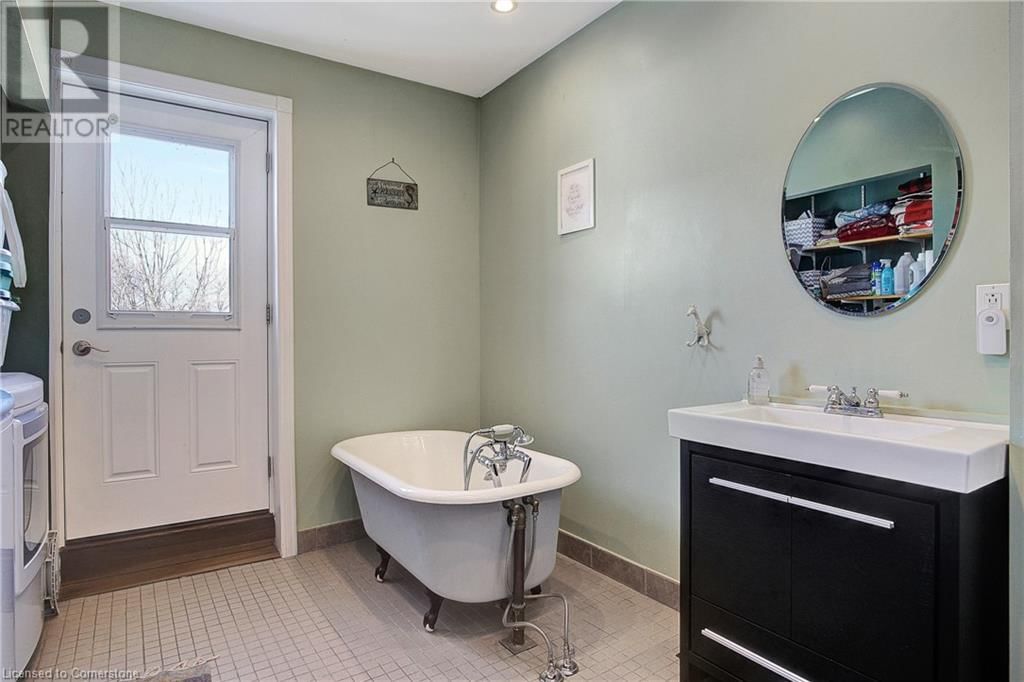 776597 BLANDFORD ROAD Image 16