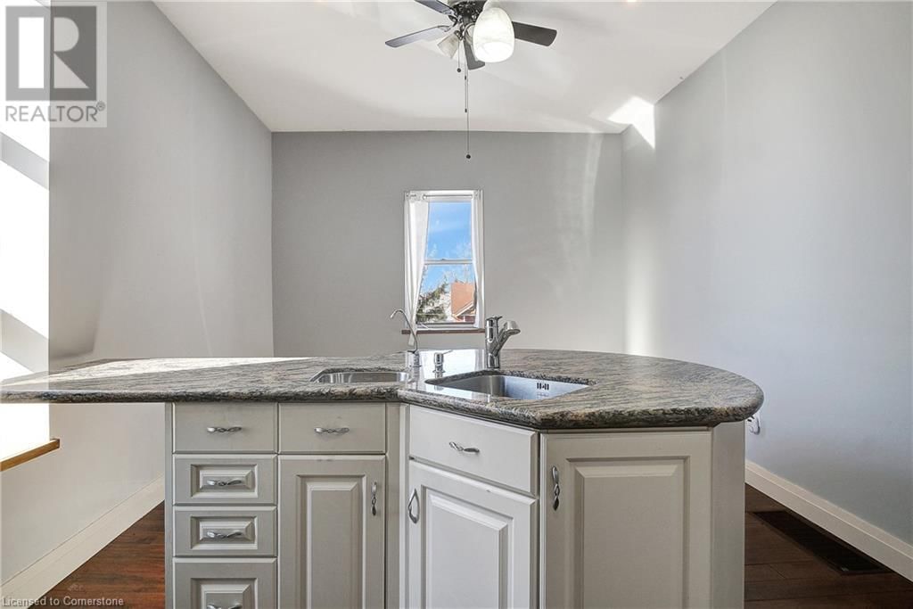776597 BLANDFORD ROAD Image 32
