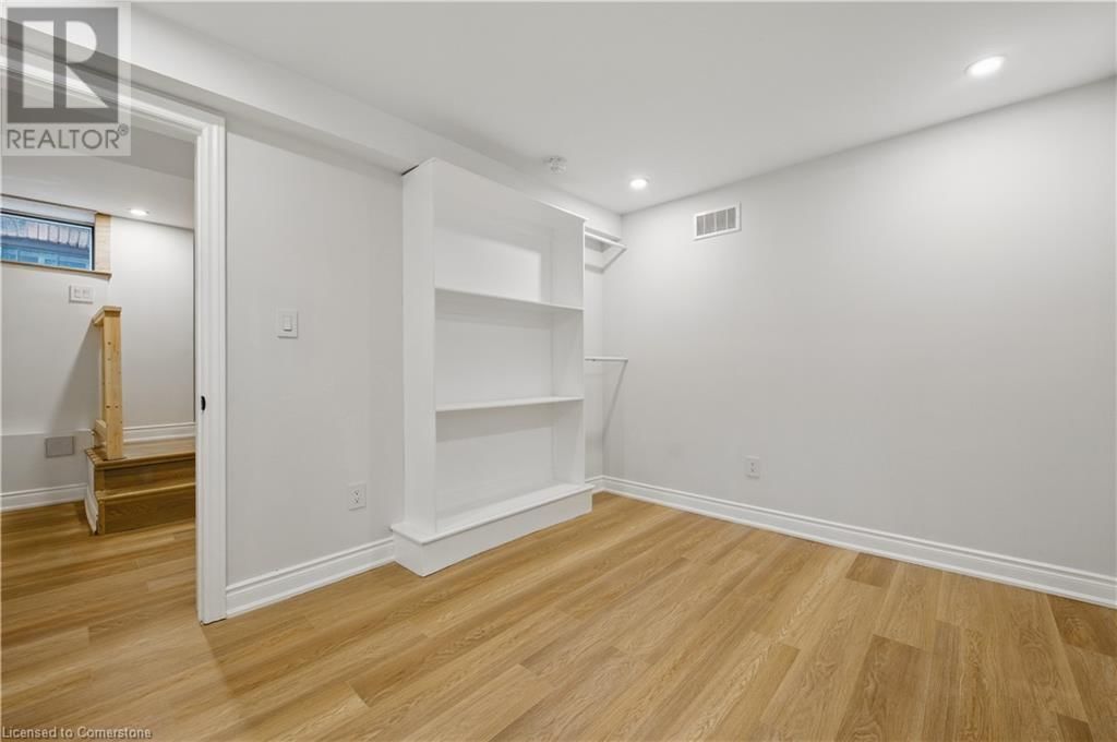 3 - 333 EMERALD STREET NORTH Image 17