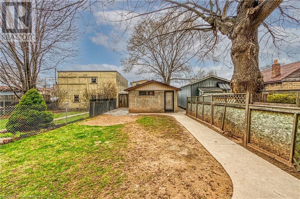 3 - 333 EMERALD STREET NORTH Image 25