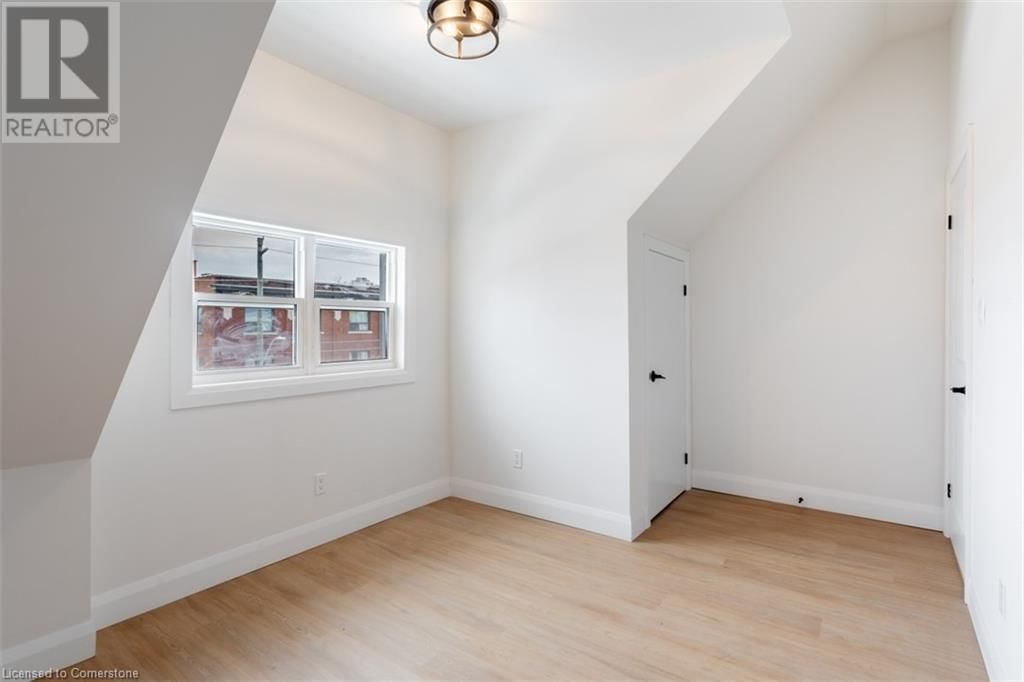 3 - 115 CATHARINE STREET NORTH Image 14