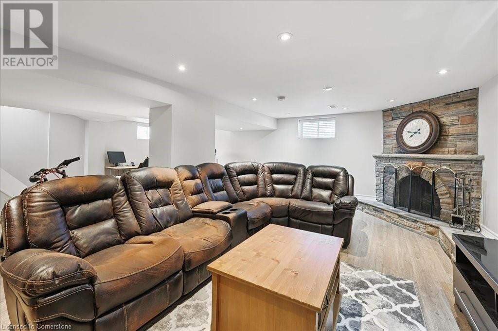 452 WEDGEWOOD DRIVE Image 28