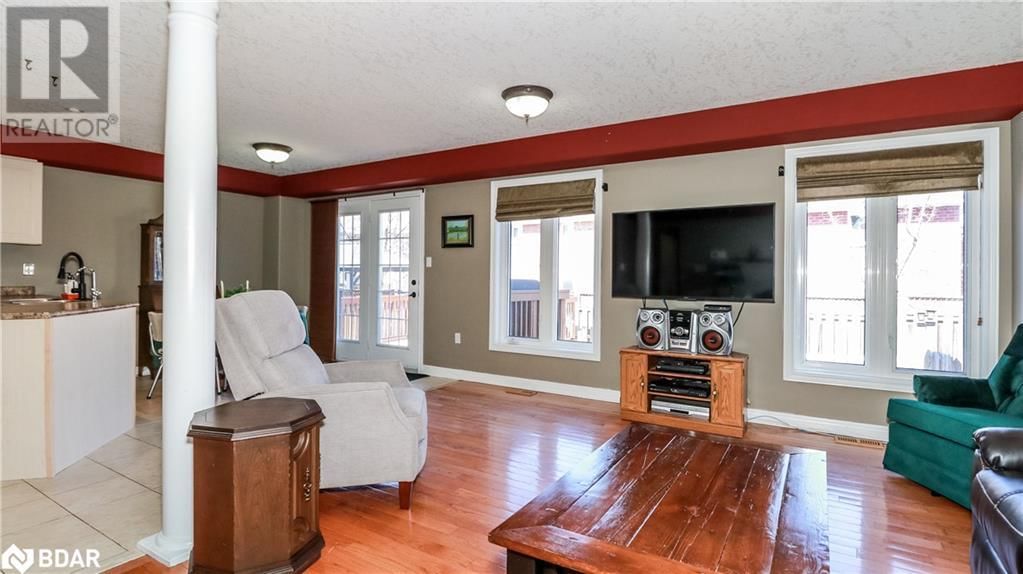 40 BENJAMIN LANE Image 11