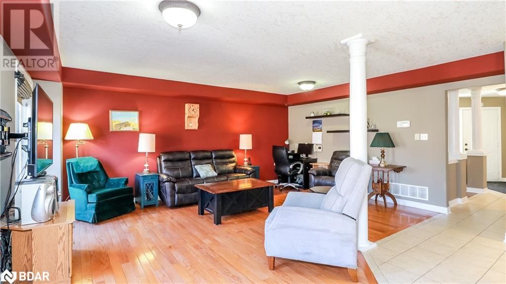 40 BENJAMIN LANE Image 17
