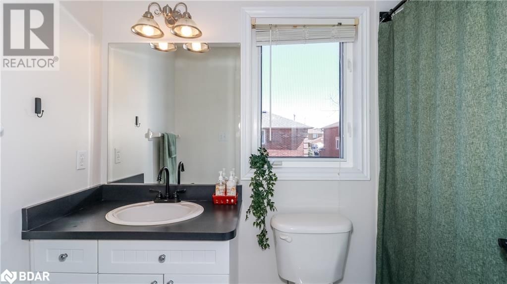 40 BENJAMIN LANE Image 19