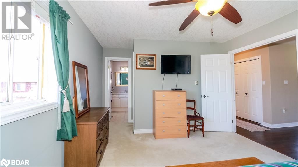 40 BENJAMIN LANE Image 26