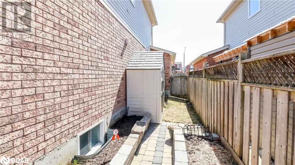 40 BENJAMIN LANE Image 33