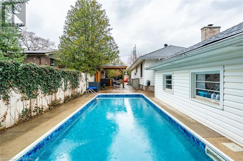 212 BROOKFIELD AVENUE Image 26