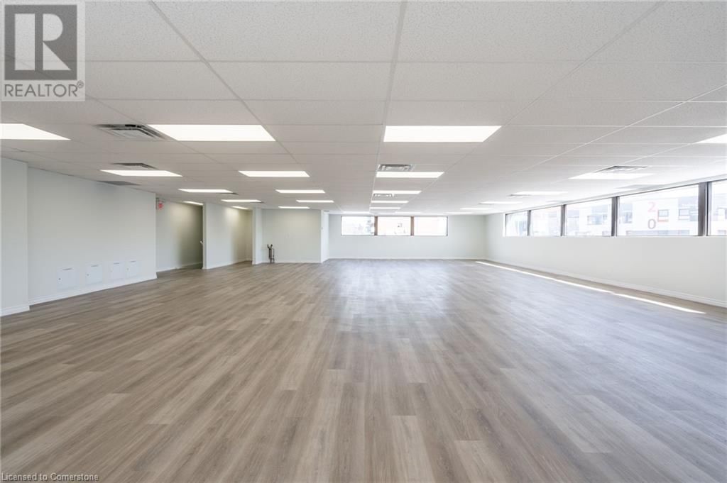 2ND FLOOR - 237 PARKDALE AVENUE NORTH Image 9