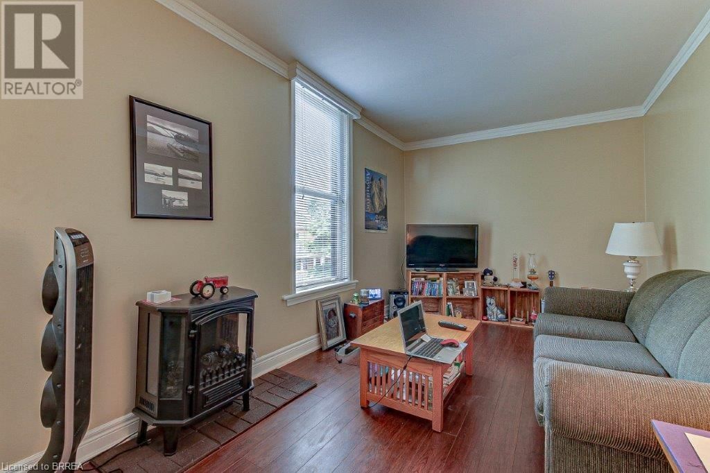 254 BRANT AVENUE Image 12