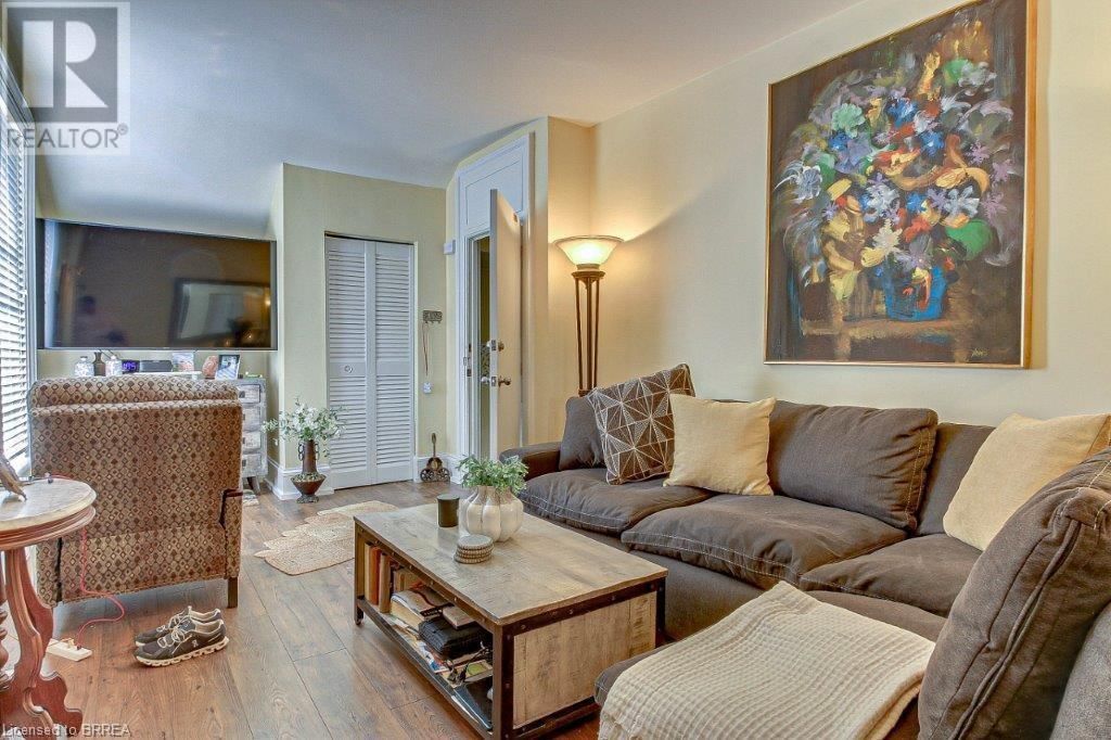 254 BRANT AVENUE Image 18