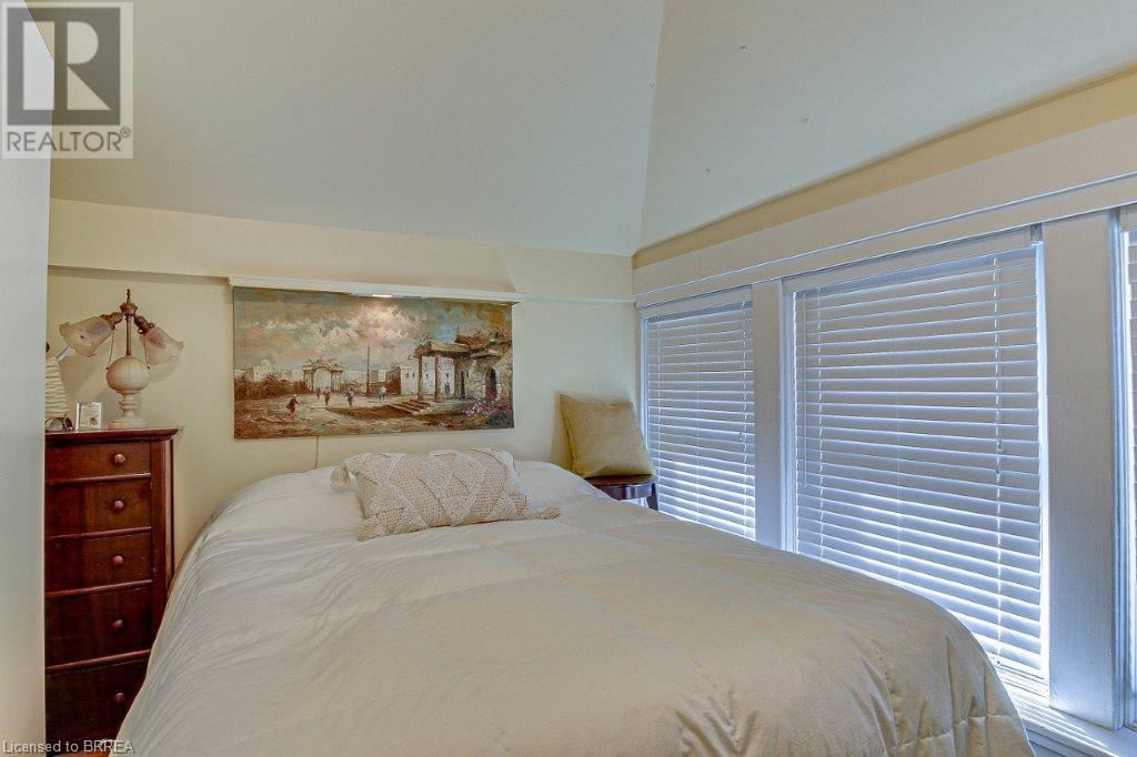 254 BRANT AVENUE Image 26