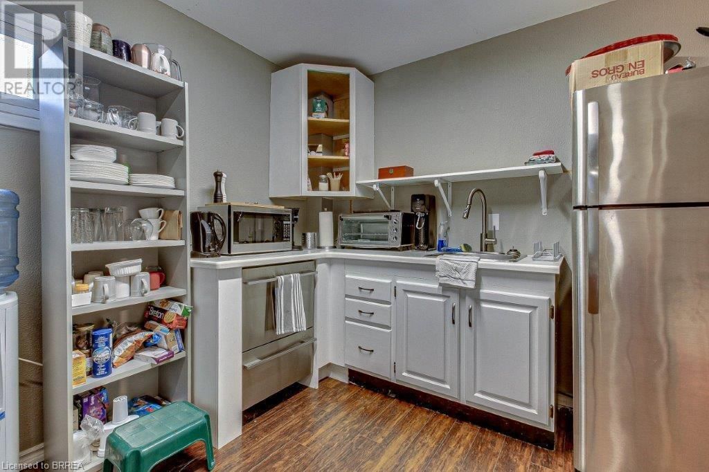 254 BRANT AVENUE Image 30
