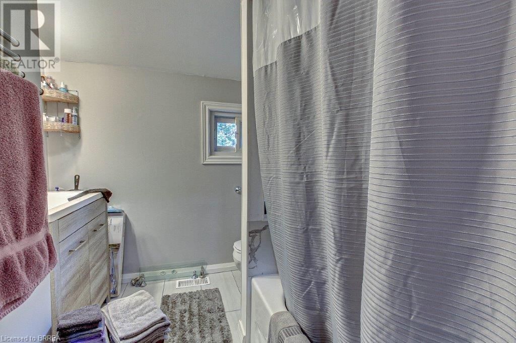 254 BRANT AVENUE Image 7