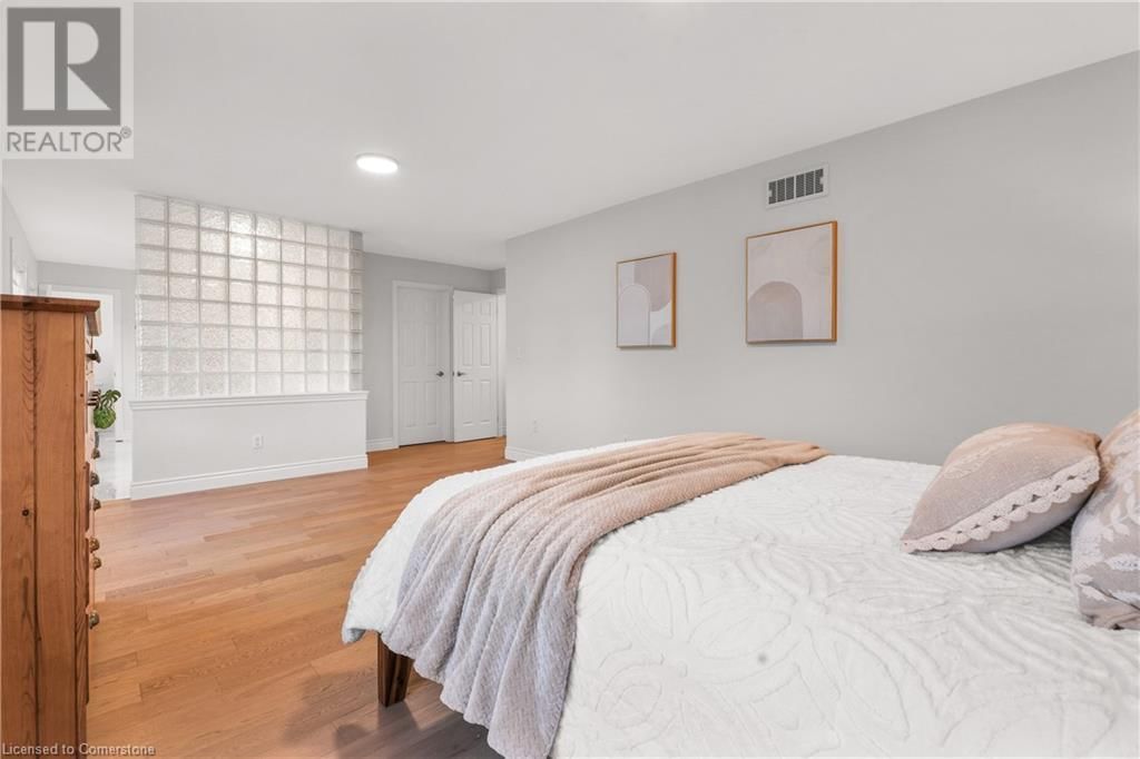 70 SCHWEITZER CRESCENT Image 31