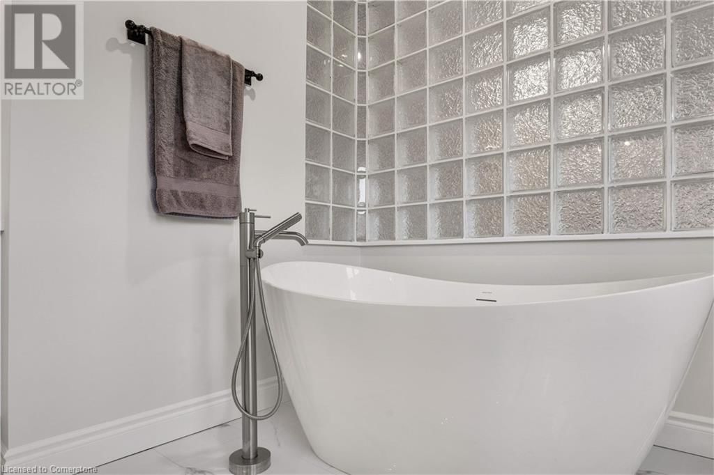 70 SCHWEITZER CRESCENT Image 36