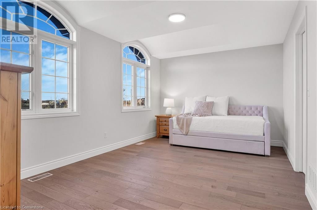 70 SCHWEITZER CRESCENT Image 37