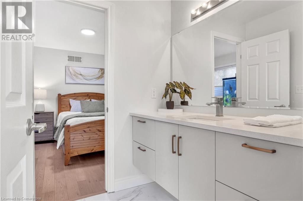 70 SCHWEITZER CRESCENT Image 38