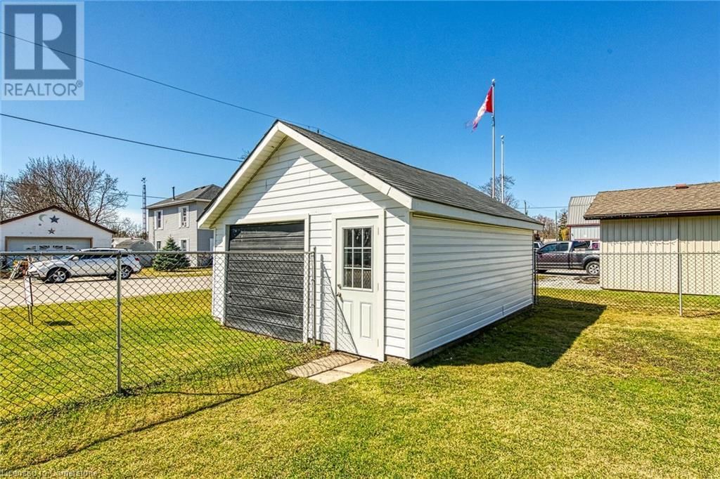 2083 MAIN STREET NORTH Image 36