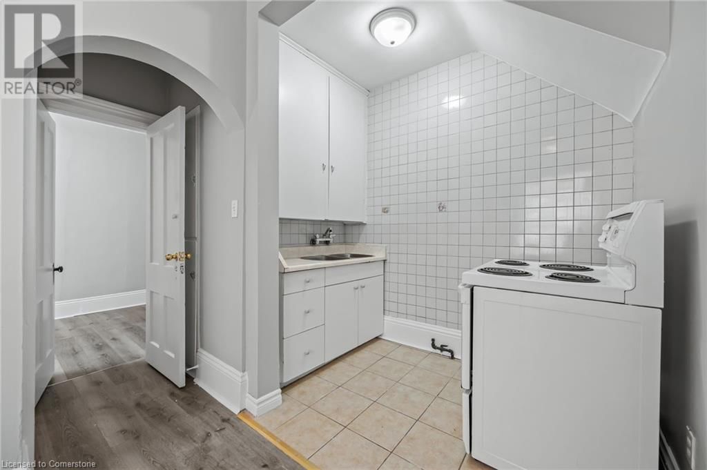 242 DALHOUSIE STREET Image 12