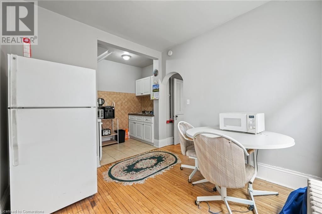 242 DALHOUSIE STREET Image 23