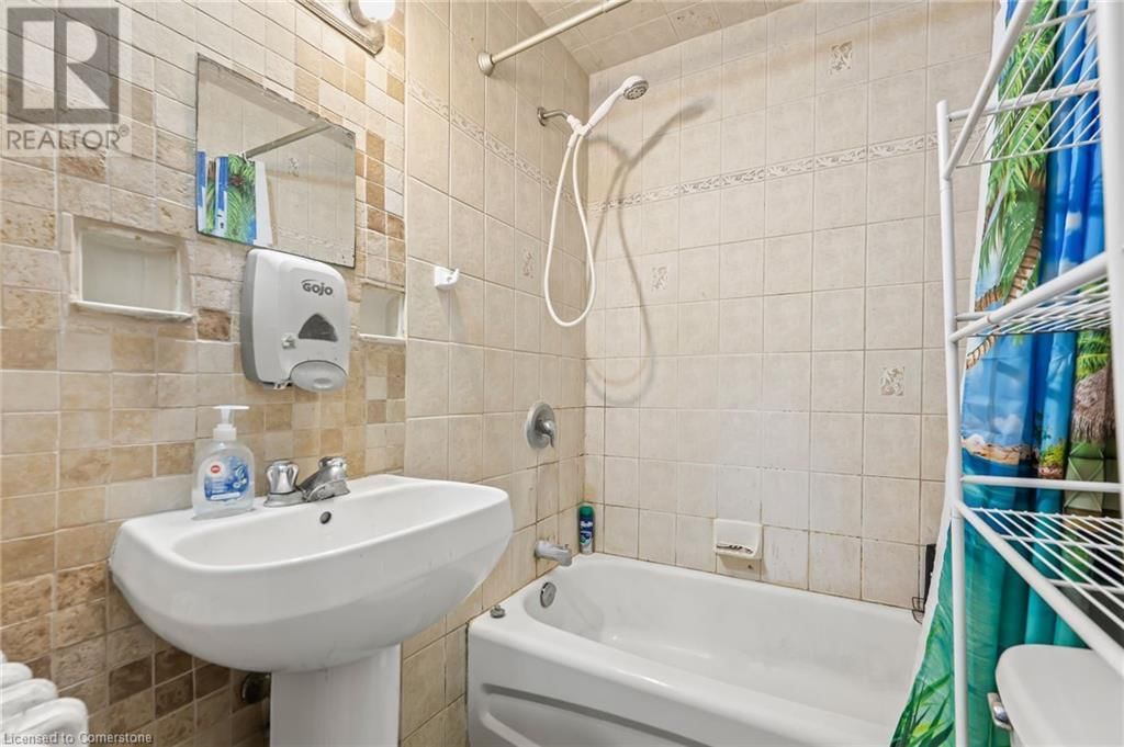 242 DALHOUSIE STREET Image 24