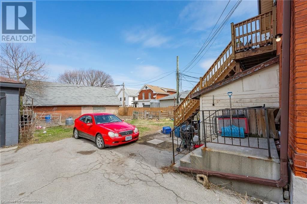 242 DALHOUSIE STREET Image 25