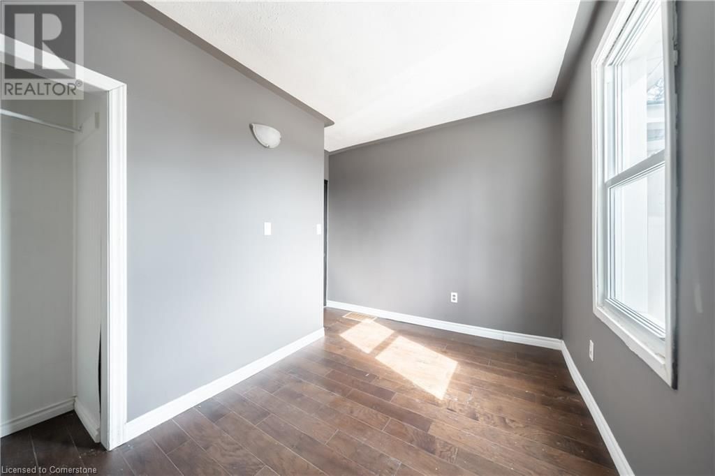 21 RENFREW STREET EAST Image 17