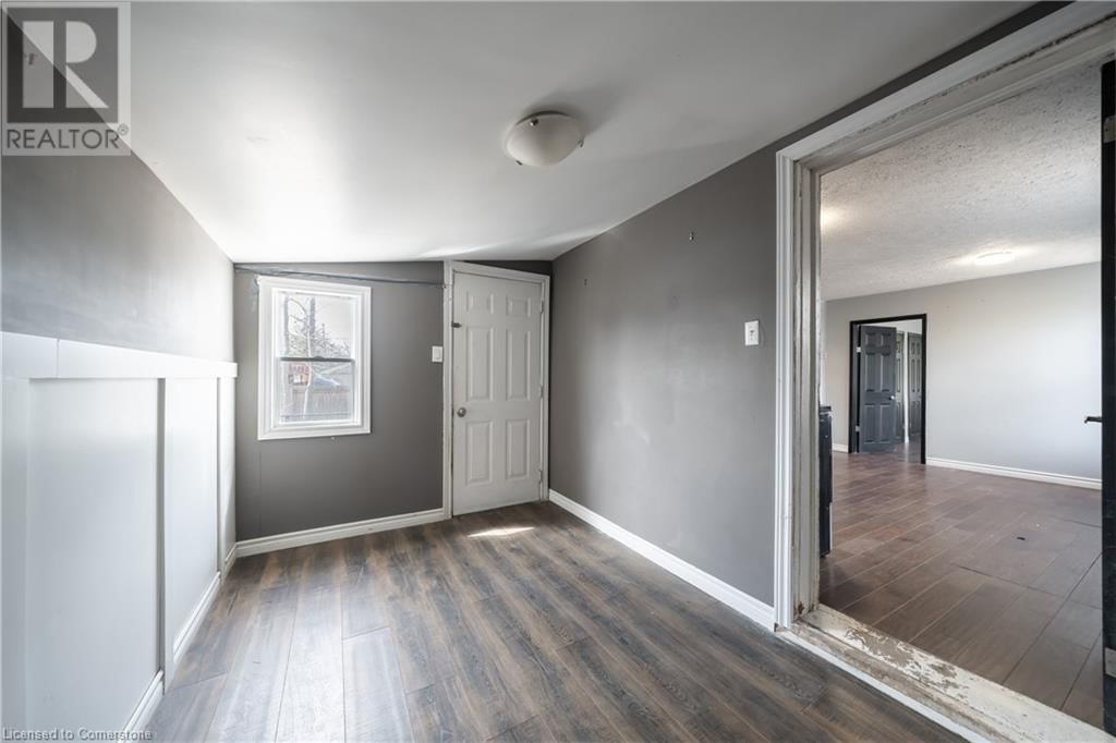 21 RENFREW STREET EAST Image 18