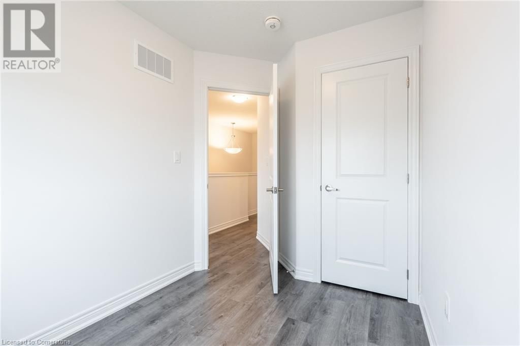 11 - 120 COURT DRIVE Image 32