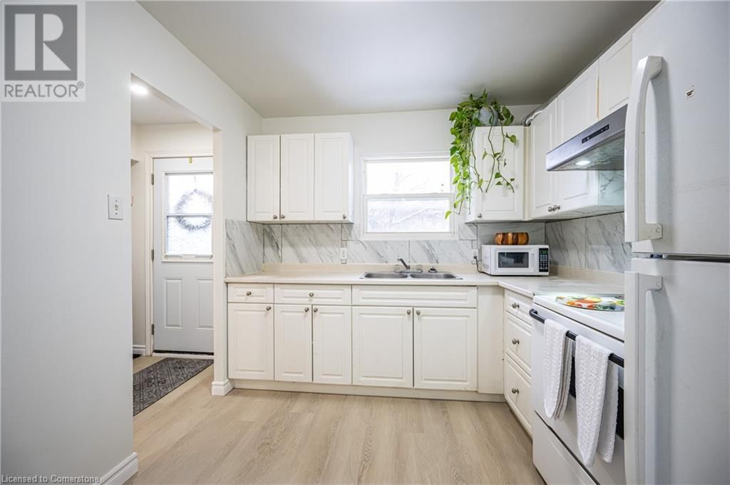 14 - 212 WESTCOURT PLACE Image 3