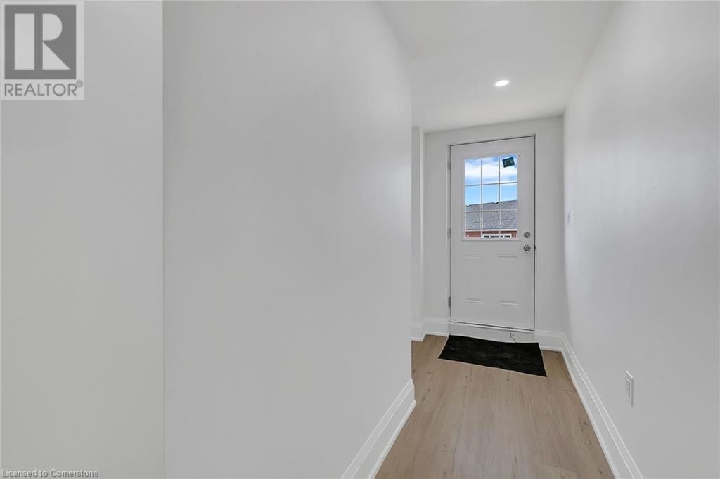 2 - 581 LANCASTER STREET WEST Image 11
