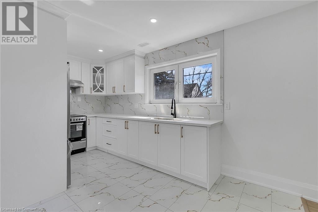 2 - 581 LANCASTER STREET WEST Image 3