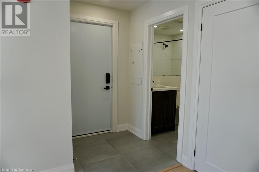 13 - 588 BARTON STREET EAST Image 3