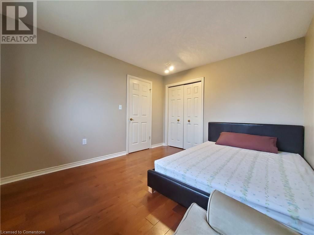585 THORNDALE DRIVE Image 11