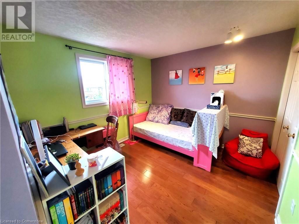 585 THORNDALE DRIVE Image 12