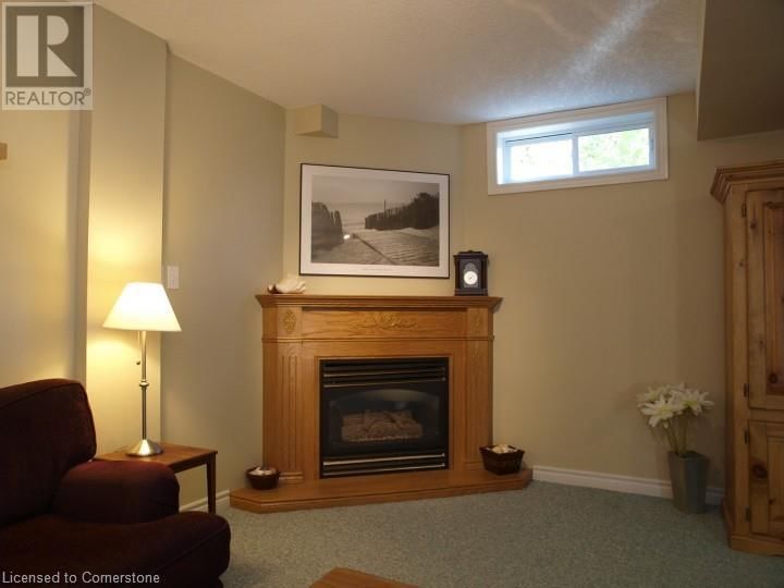 585 THORNDALE DRIVE Image 16