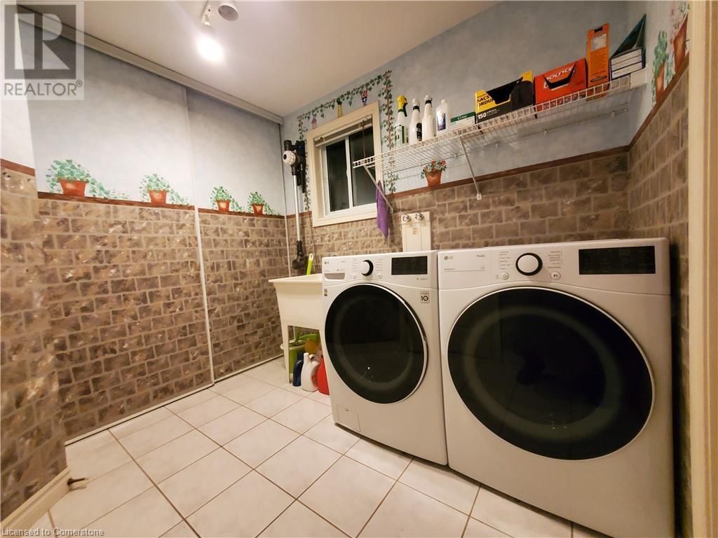 585 THORNDALE DRIVE Image 21