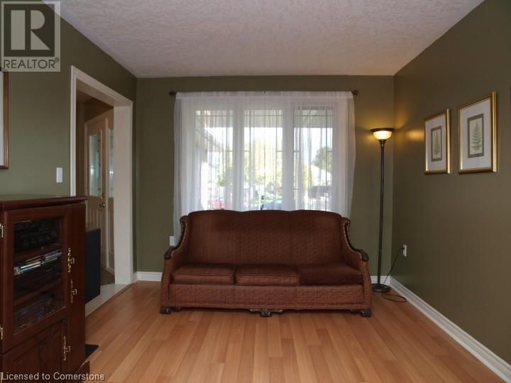 585 THORNDALE DRIVE Image 5