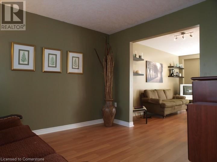 585 THORNDALE DRIVE Image 6