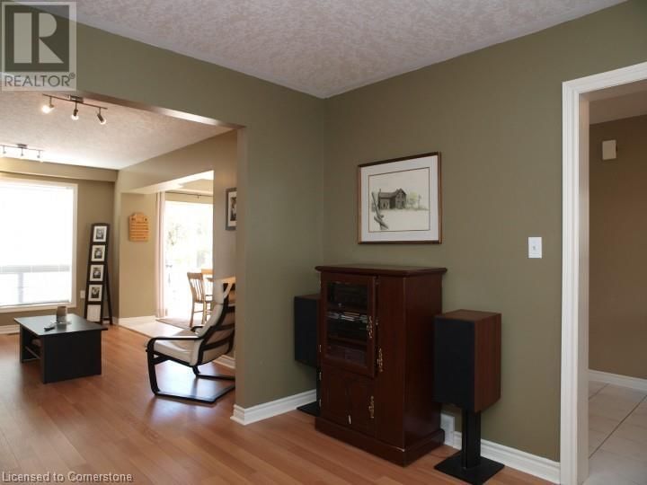 585 THORNDALE DRIVE Image 7