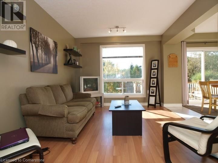 585 THORNDALE DRIVE Image 9