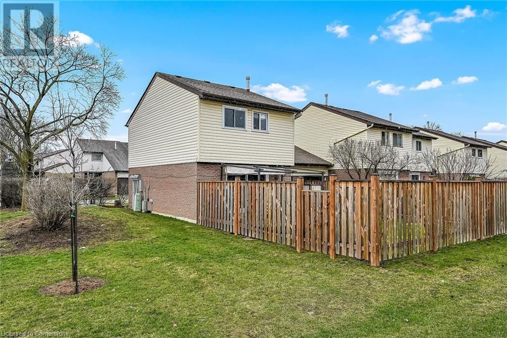 63 - 45 QUEENSLEA DRIVE Image 3
