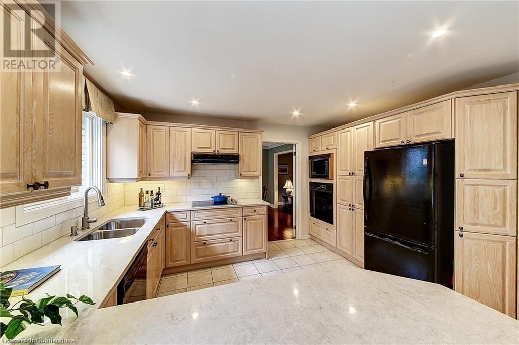 170 CAVENDISH COURT Image 25