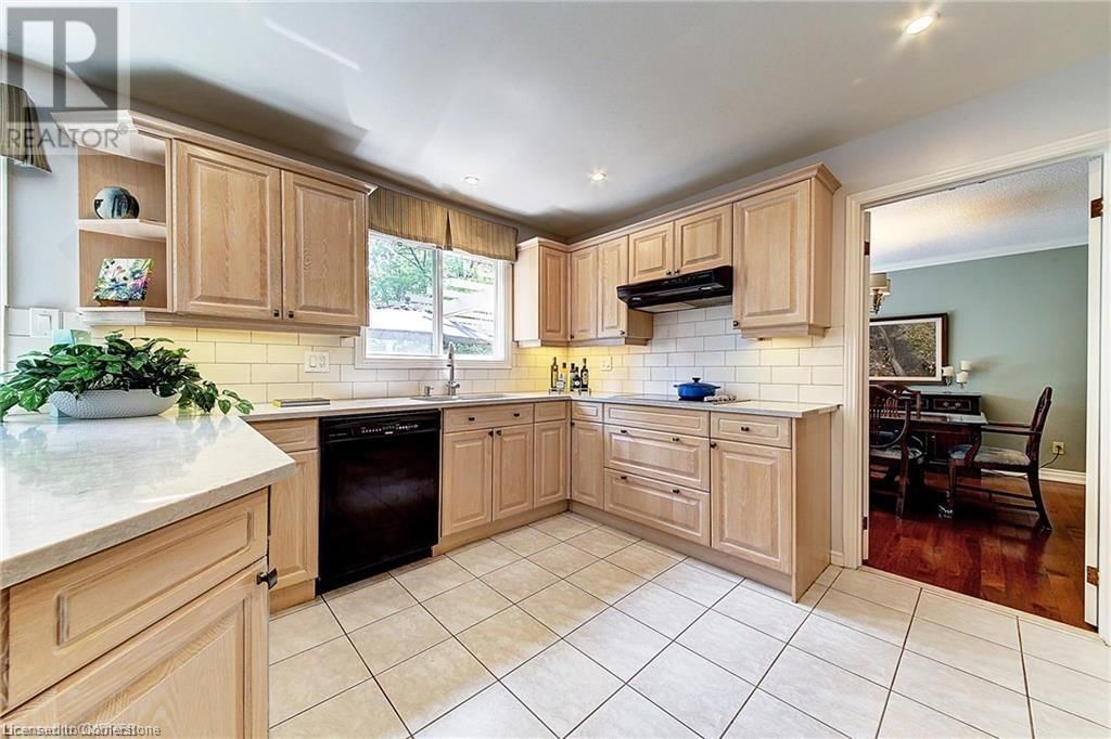 170 CAVENDISH COURT Image 26