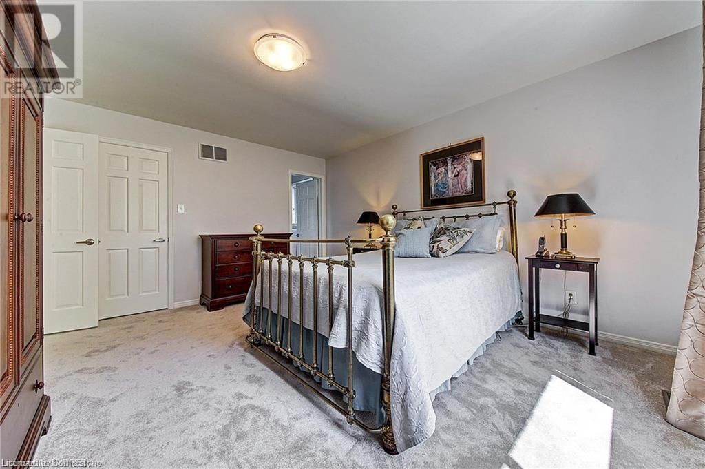 170 CAVENDISH COURT Image 35