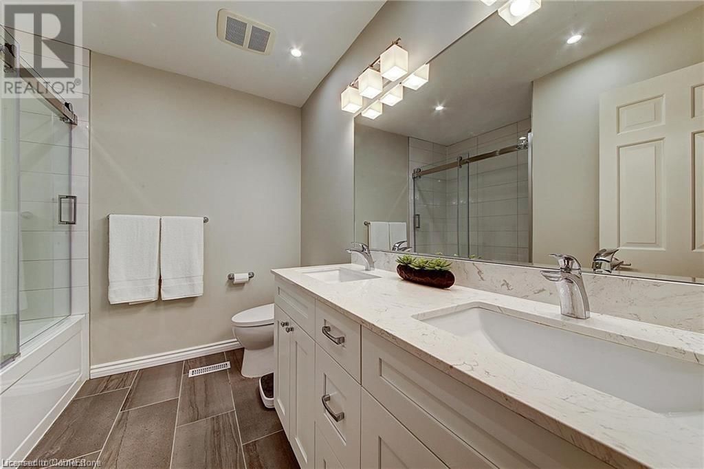 170 CAVENDISH COURT Image 36