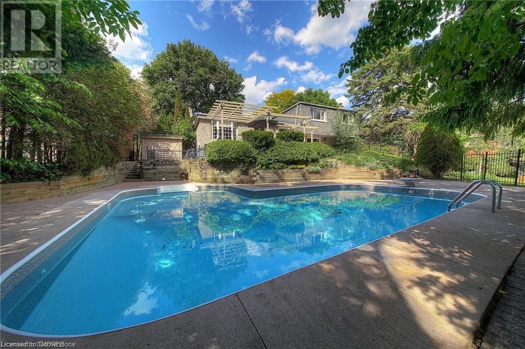 170 CAVENDISH COURT Image 45