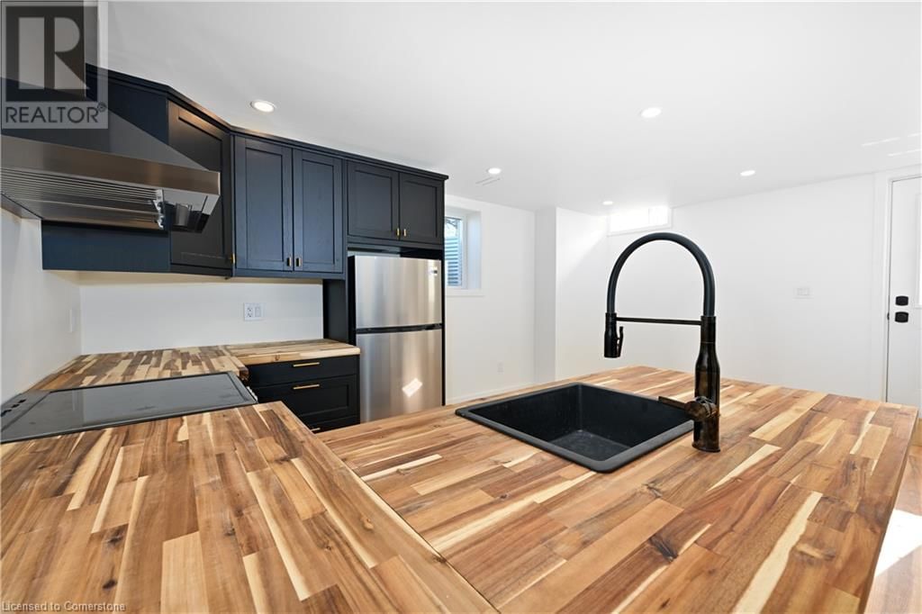 B - 111 IRWIN AVENUE Image 10
